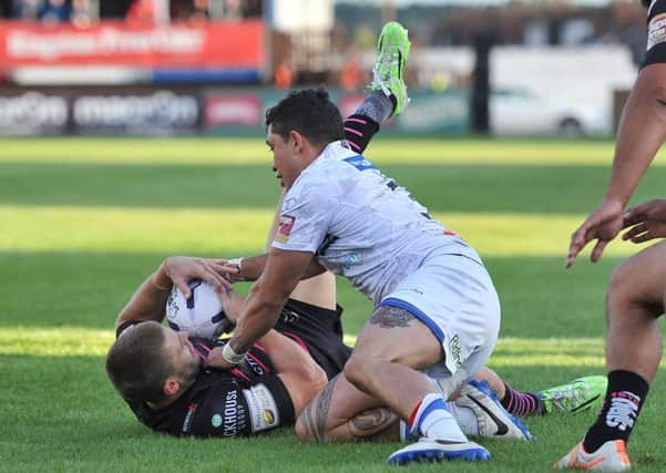 Kevin Locke tackles Rhys Hanbury of Widnes Vikings during the Wakefield Wildcats v Widnes Vikings in the Super 8s Qualifiers Round 5 clash.

RLPHOTOS.COM