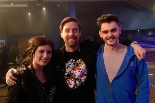 Kaisers Chiefs singer Ricky Wilson before the show with Sinead Broadbent and her boyfriend Jamie Robson. Sinead has received support from CLIC Sargent.
