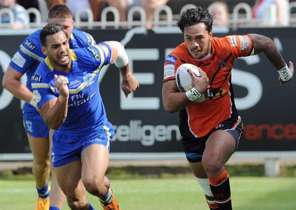 Denny Solomona breaks away from the Warrington defence to score a length of the field try.