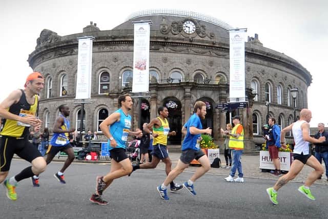 Runners at the Corn Exchange in the 2016  Jane Tomlinson Run for All Leeds 10k.  Picture: Tony Johnson