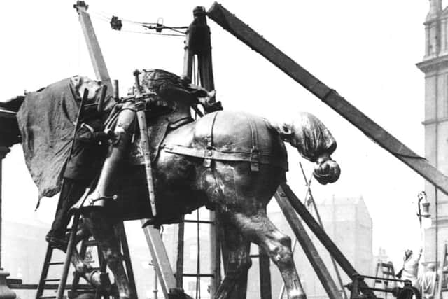 PICTURE 7- BLACK PRINCE - ERECTED (1903)
Workman began to erect the majestic statue - the defining image of City Square.  However it was a slow process.  The grand bronze took seven years to complete and had to be cast in Belgium as it was too large for any British foundry.  It was brought to Leeds by barge from Hull along the Aire and Calder Navigation.