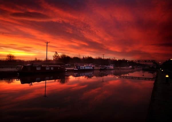 Sunrise at the Aire and Calder Navigation, ay Stanley Ferry, Wakefield Leeds..(SH100/58b).12th December 2013.Picture by Simon Hulme