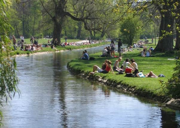 GREEN FOR GO: Munichs Englischer Garten urban park.