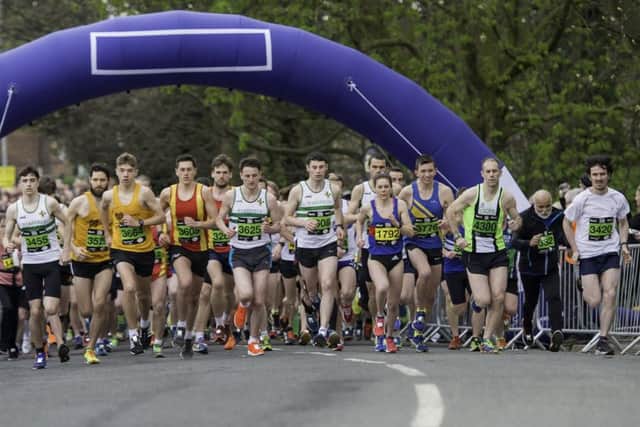 Picture by Allan McKenzie/YWNG - 02/04/17 - Press - Wakefield Hospice 10k - Thornes Park, Wakefield, England - The Wakefield Hospice 10k sets off.