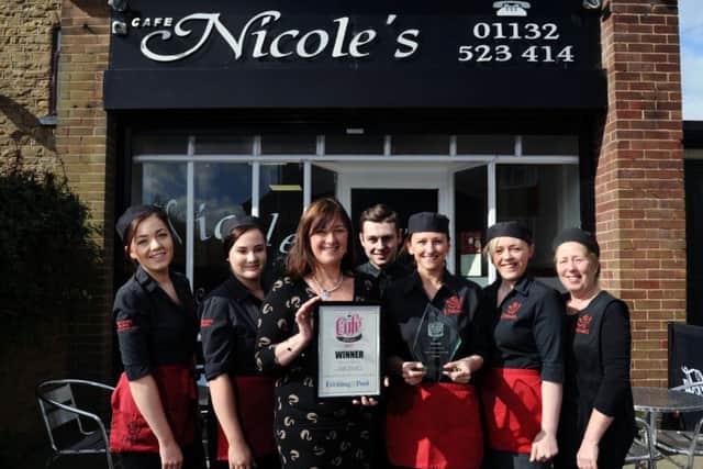 Yorkshire Evening Post Cafe of the Year.
YEP Editor Hannah Thaxter presents Nicola Copley and her staff at Cafe Nicole's in Morley, with their winners trophy.
13th April 2017.
Picture Jonathan Gawthorpe