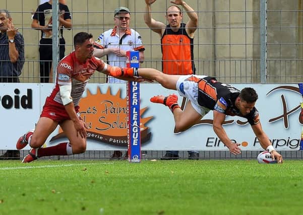 Jy Hitchcox scores the first of his two dramatic tries against Catalans Dragons last night. Picture: Matthew Merrick.