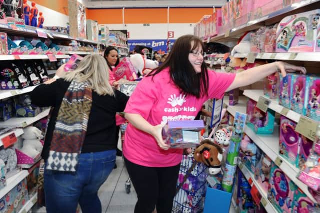 Radio Aire Mission Christmas appeal. Breakfast show presenters Caroline and Ant doing a trolley dash at B&M in Armley 28th November 2017.Picture : Jonathan Gawthorpe