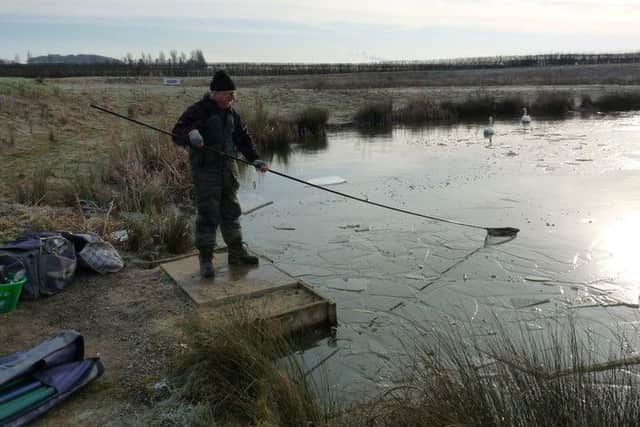 Ice breaking at Kippax Parks Lapwing Lake.