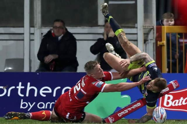 Wakefield Trinity's Tom Johnstone (right) dives in to score his side's first try against Hull KR.