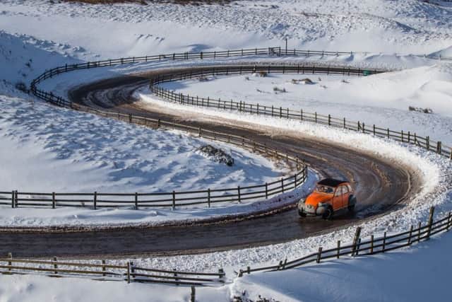12/02/18
A bright orange Citroen 2CV climbs up the road from Edale to Mam Tor near Castleton in the Derbyshire Peak District.
All Rights Reserved F Stop Press Ltd. +44 (0)1335 344240 +44 (0)7765 242650 www.fstoppress.com