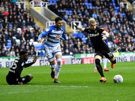 Leeds United were held to a 2-2 draw at Reading.