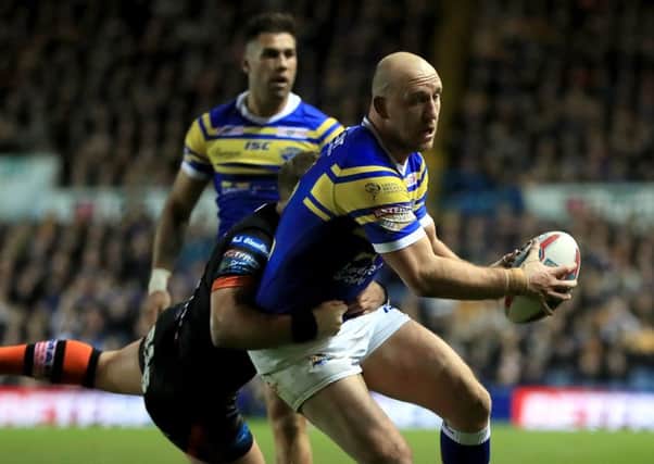 Leeds Rhinos' Carl Ablett (tight) is tackled by Paul McShane.