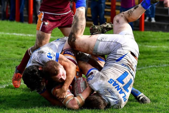 Brad Day touches down for Batley.