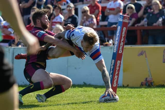 Tom Johnstone touches down to score against Hull KR.